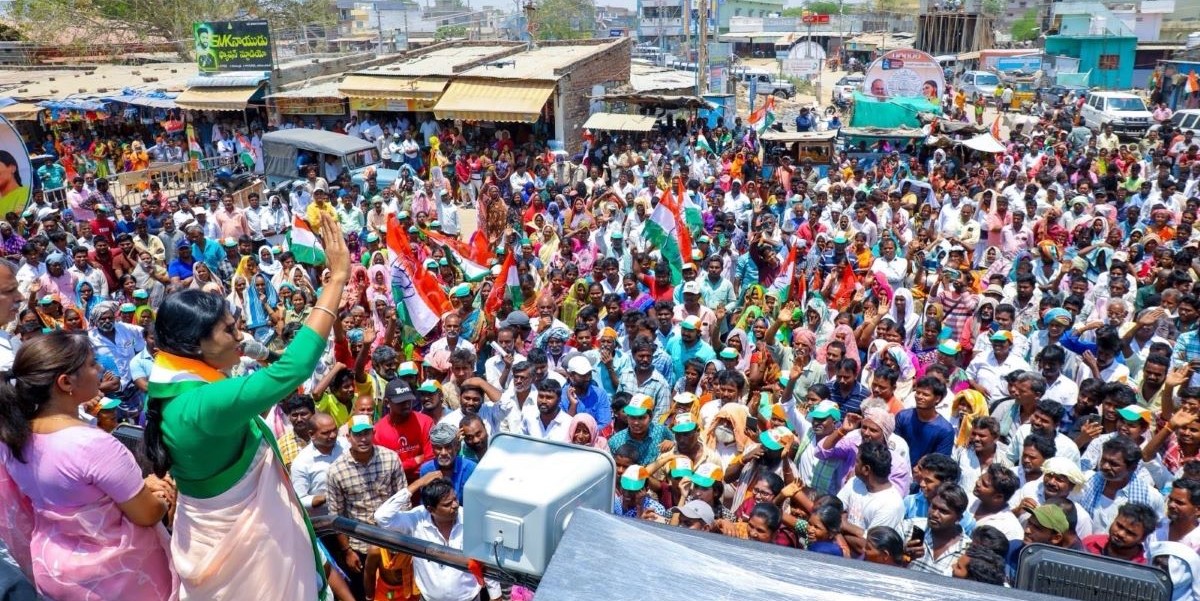 Sonia, Rahul, Priyanka among 40 star campaigners for Andhra