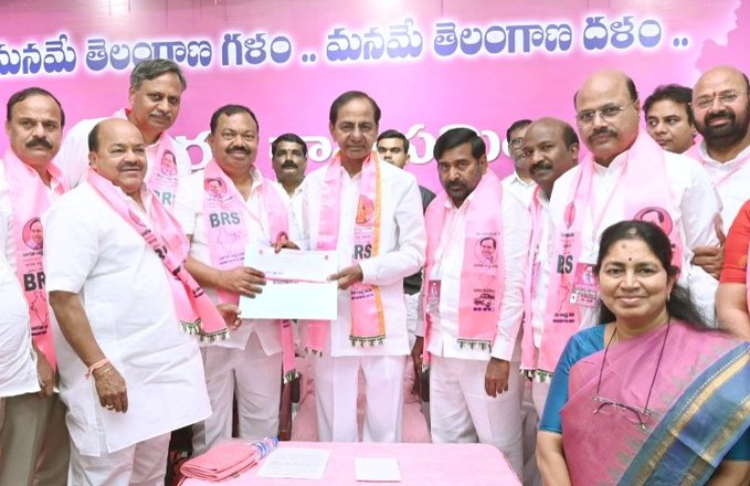 KCR with BRS workers in Hyderabad, Telangana