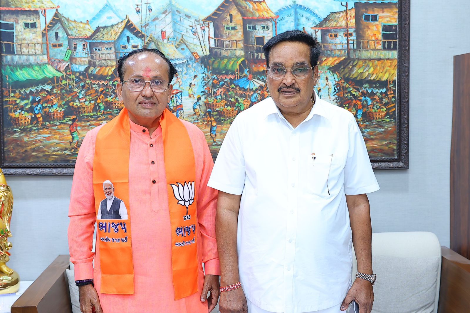 Surat Lok Sabha seat candidate Mukesh Dalal (left) with Gujarat BJP President CR Paatil.