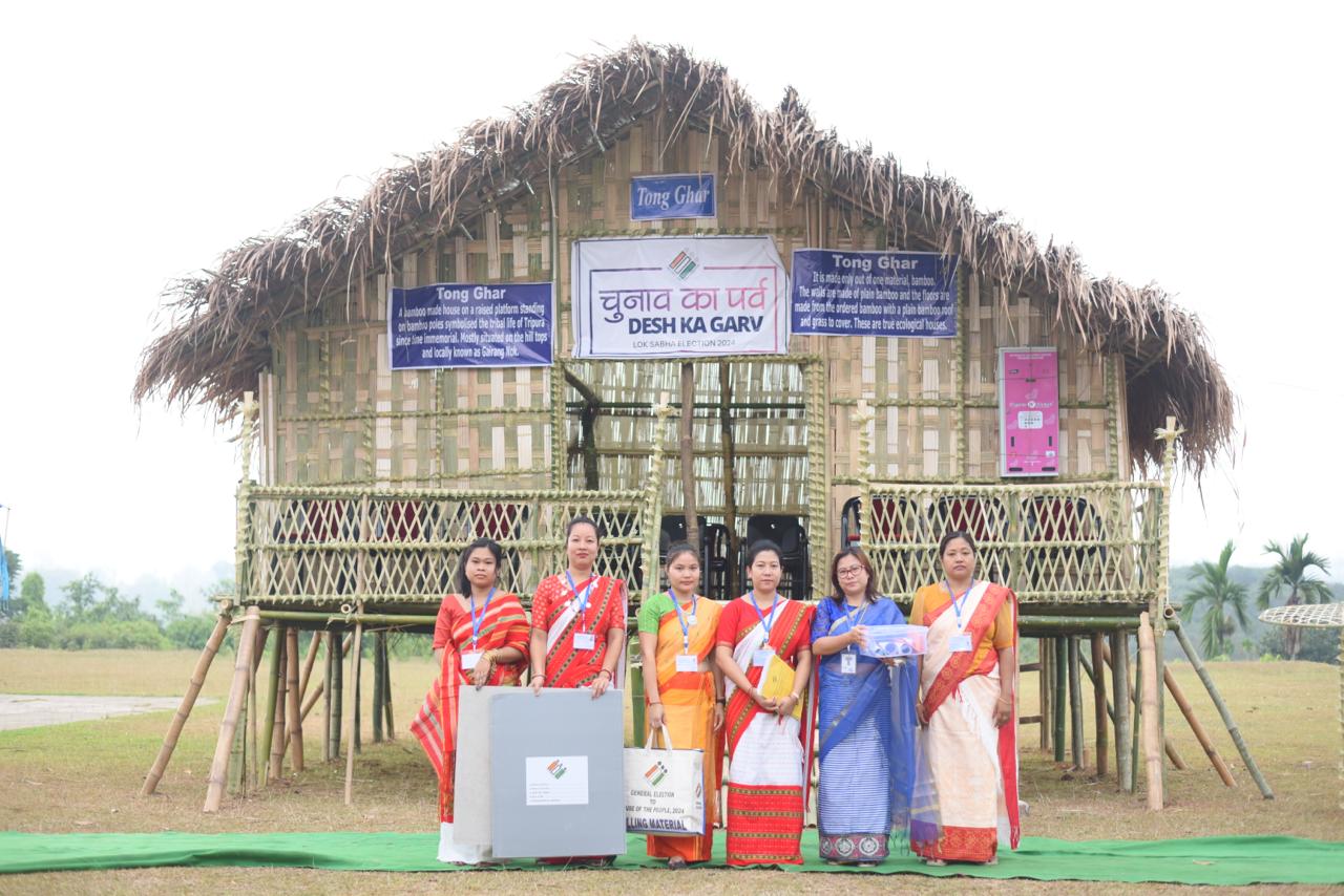 A waiting shed modelled on a Tong (also Tongh) Ghar in Tripura. Made of bamboo, these houses are built on a raised platform standing on bamboo poles, symbolising the tribal life of Tripura since time immemorial. Tong Houses are in the verge of distinction.