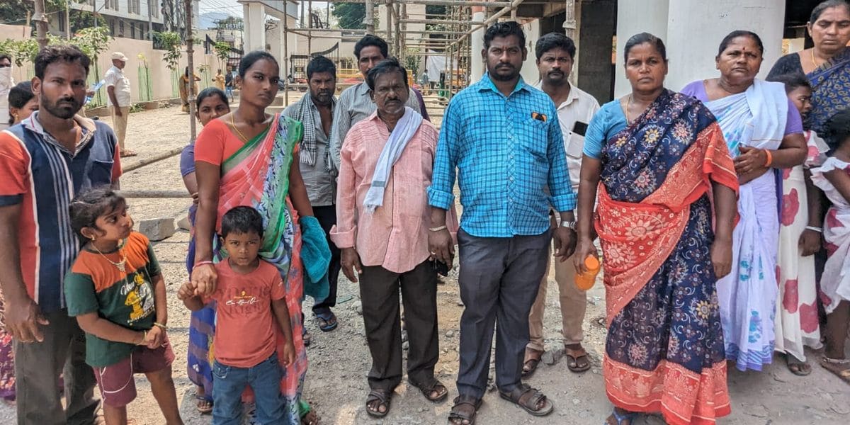 Family members of Vemula Durga Rao at the Vijayawada Civil court. (South First)