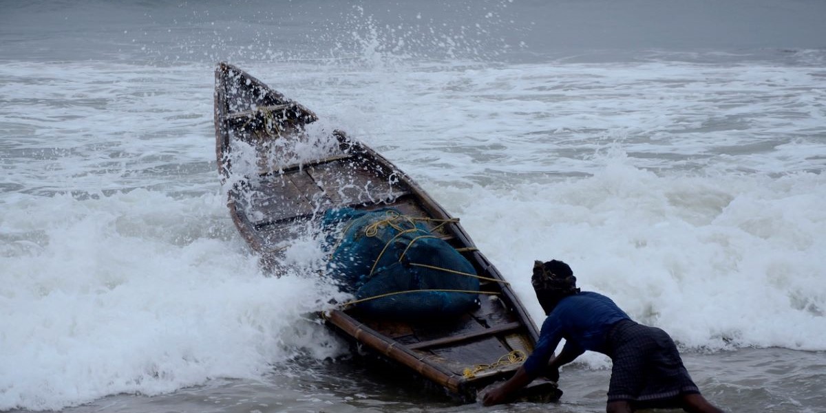 Rough seas cause havoc in coastal hamlets of Kerala
