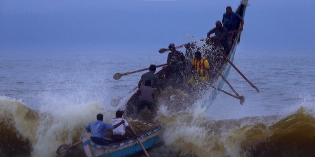 Udupi: Fishing vessel stranded on shore rescued