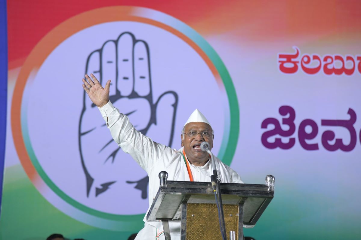 Modi became PM to help rich loot the country: Kharge