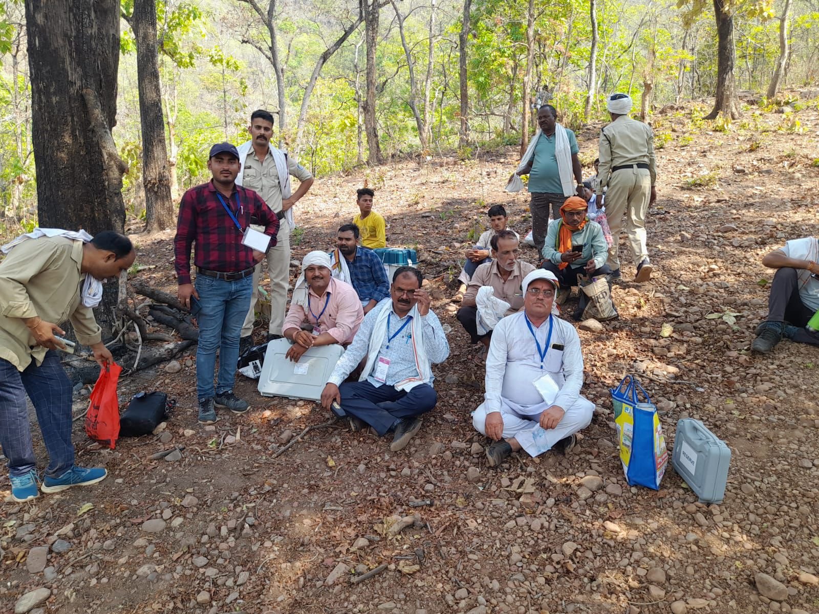Polling personnel walked a distance of about 8 km to conduct voting at polling booth Baragaon, located in the rugged hilly area of ​​Gadarwara in Hoshangabad parliamentary constituency. (X)