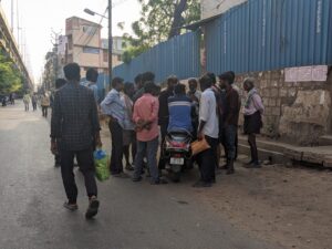 Workers are negotiating with contractors to finalise the wage. (South First)